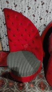 2 chairs nd table for sale