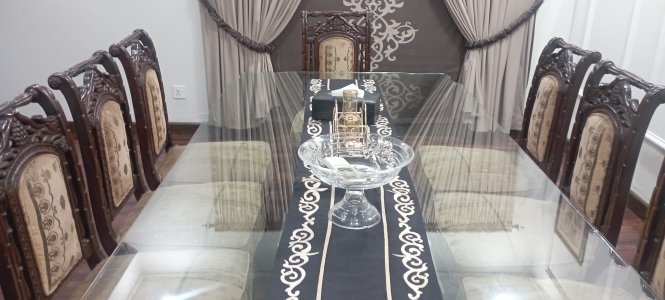 8 chairs dining table for sale