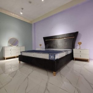 Bed with 2 side tables & Dressing