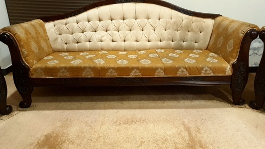 7 seater excellent sofa