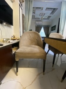 dinning table set of six chairs