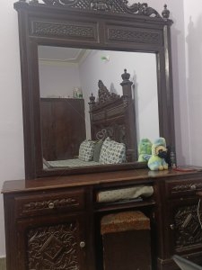 Dressing table