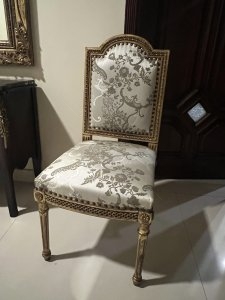 Single chair with gold colour details