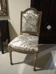 Single chair with gold colour details